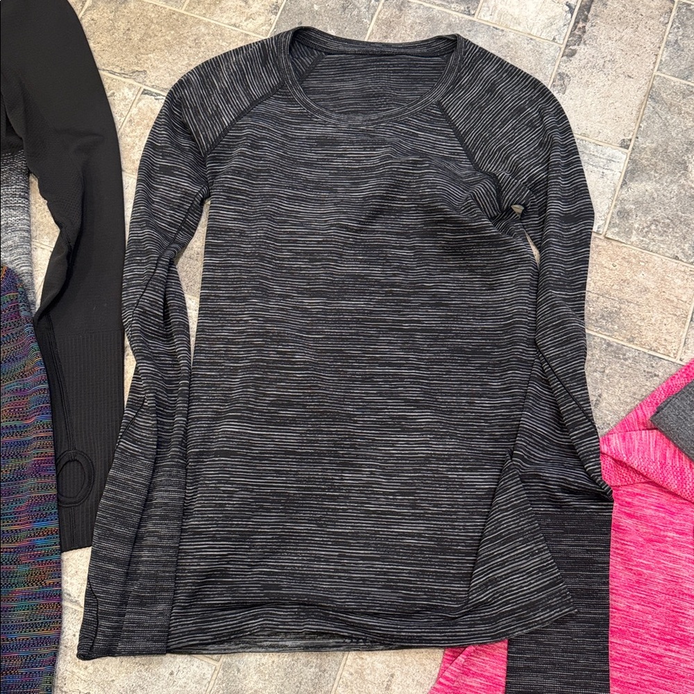 Lululemon Athletica Swiftly Tech Tops Shirts Women's Size 4 lot of 5 - Picture 4 of 6